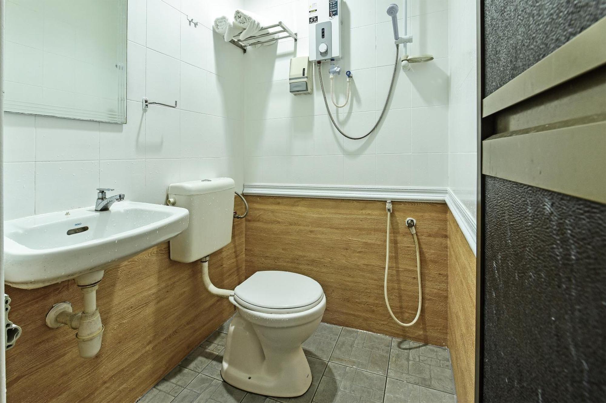 Super Oyo 44036 Hotel De Perdana Hill Batu Pahat Εξωτερικό φωτογραφία